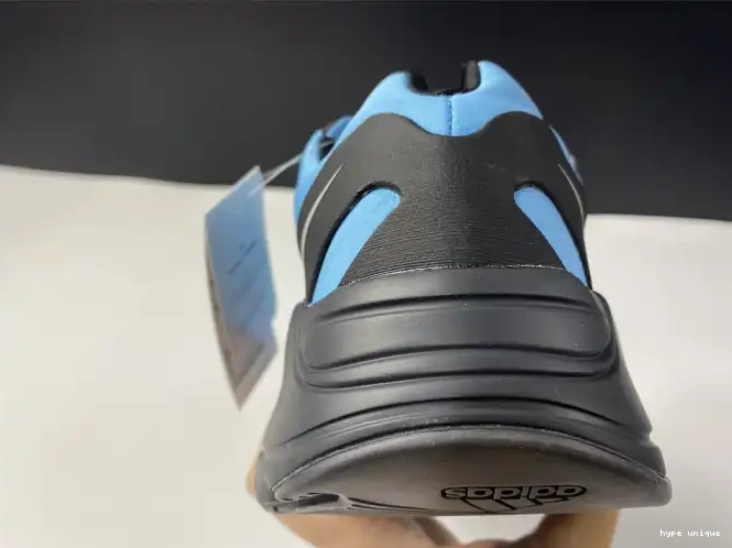 hype 700 Boost MNVN ADIDAS GZ3079 'Bright Yeezy Cyan' 0526